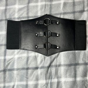 Ring decor corset belt